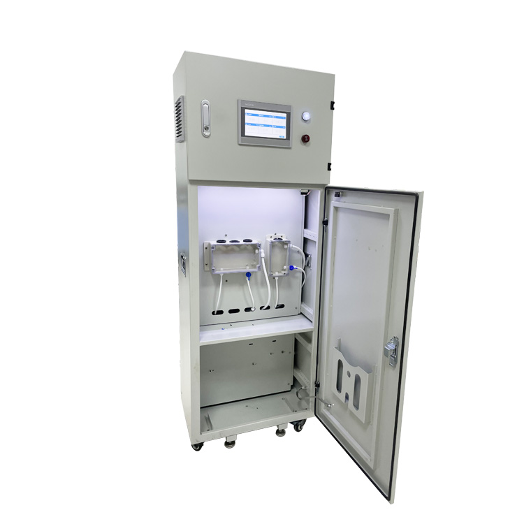 在線水質(zhì)分析儀進行校準(zhǔn)