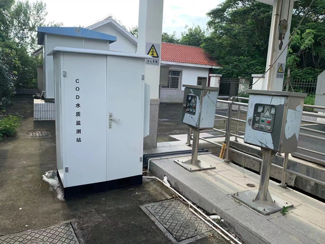 在線水質(zhì)監(jiān)測(cè)儀戶外應(yīng)用現(xiàn)場(chǎng)